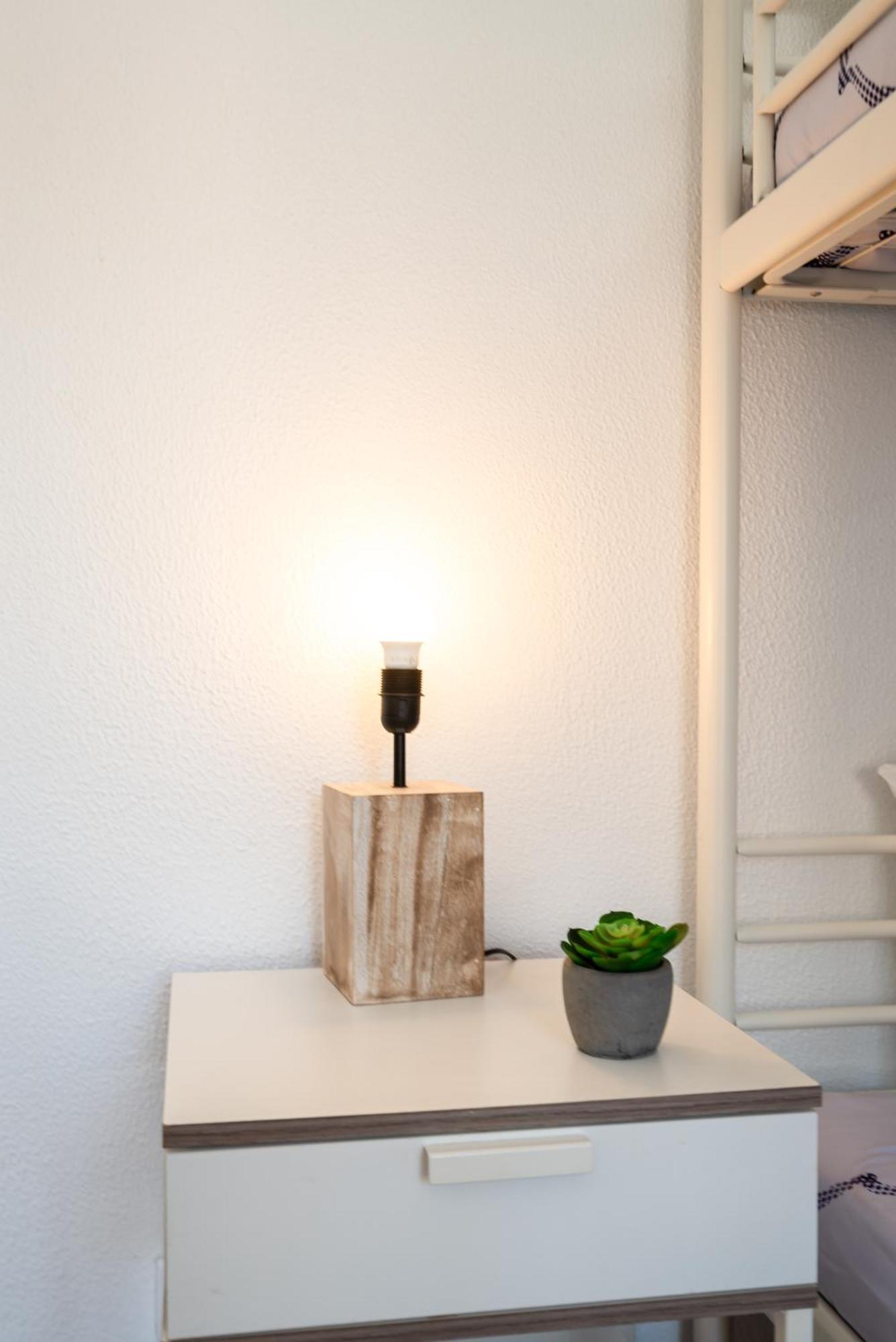 Host Wise - Large Flat W Terrace - Ace Location At Aliados Lägenhet OOporto Rum bild