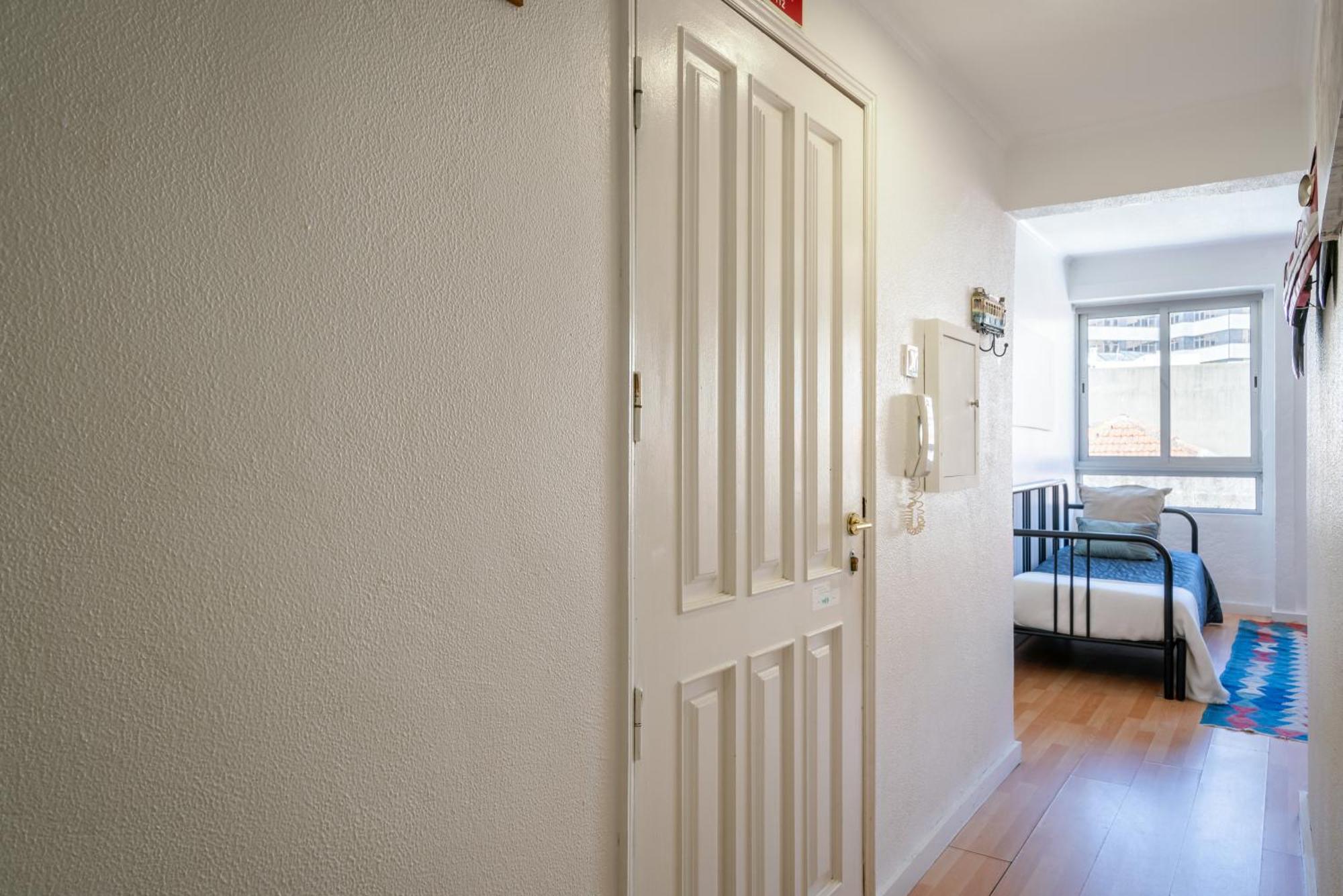 Host Wise - Large Flat W Terrace - Ace Location At Aliados Lägenhet OOporto Rum bild