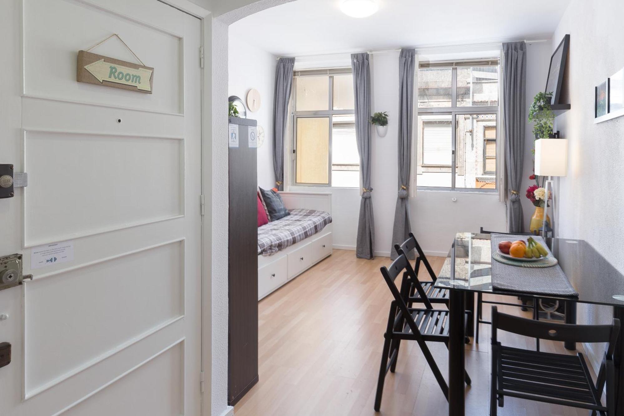 Host Wise - Large Flat W Terrace - Ace Location At Aliados Lägenhet OOporto Rum bild
