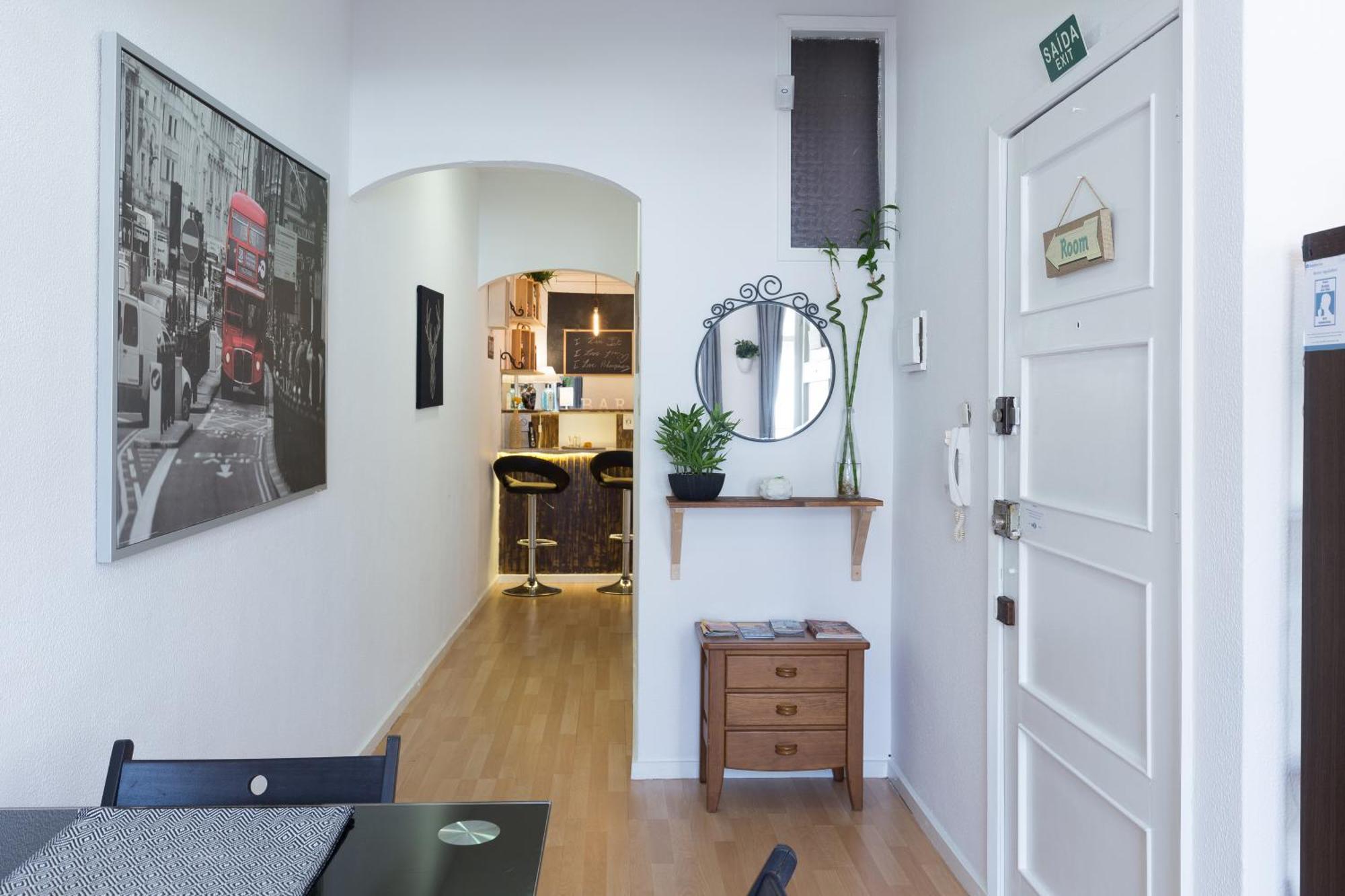 Host Wise - Large Flat W Terrace - Ace Location At Aliados Lägenhet OOporto Rum bild