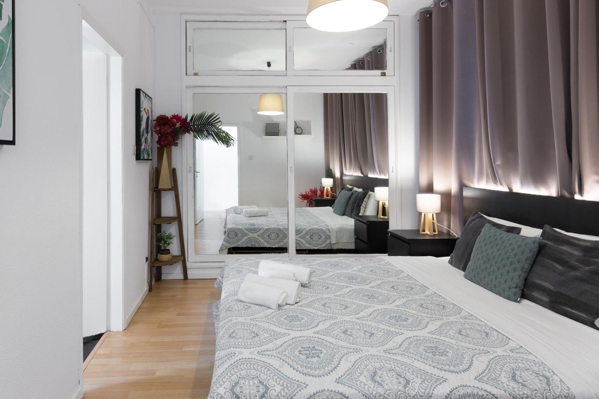 Host Wise - Large Flat W Terrace - Ace Location At Aliados Lägenhet OOporto Rum bild