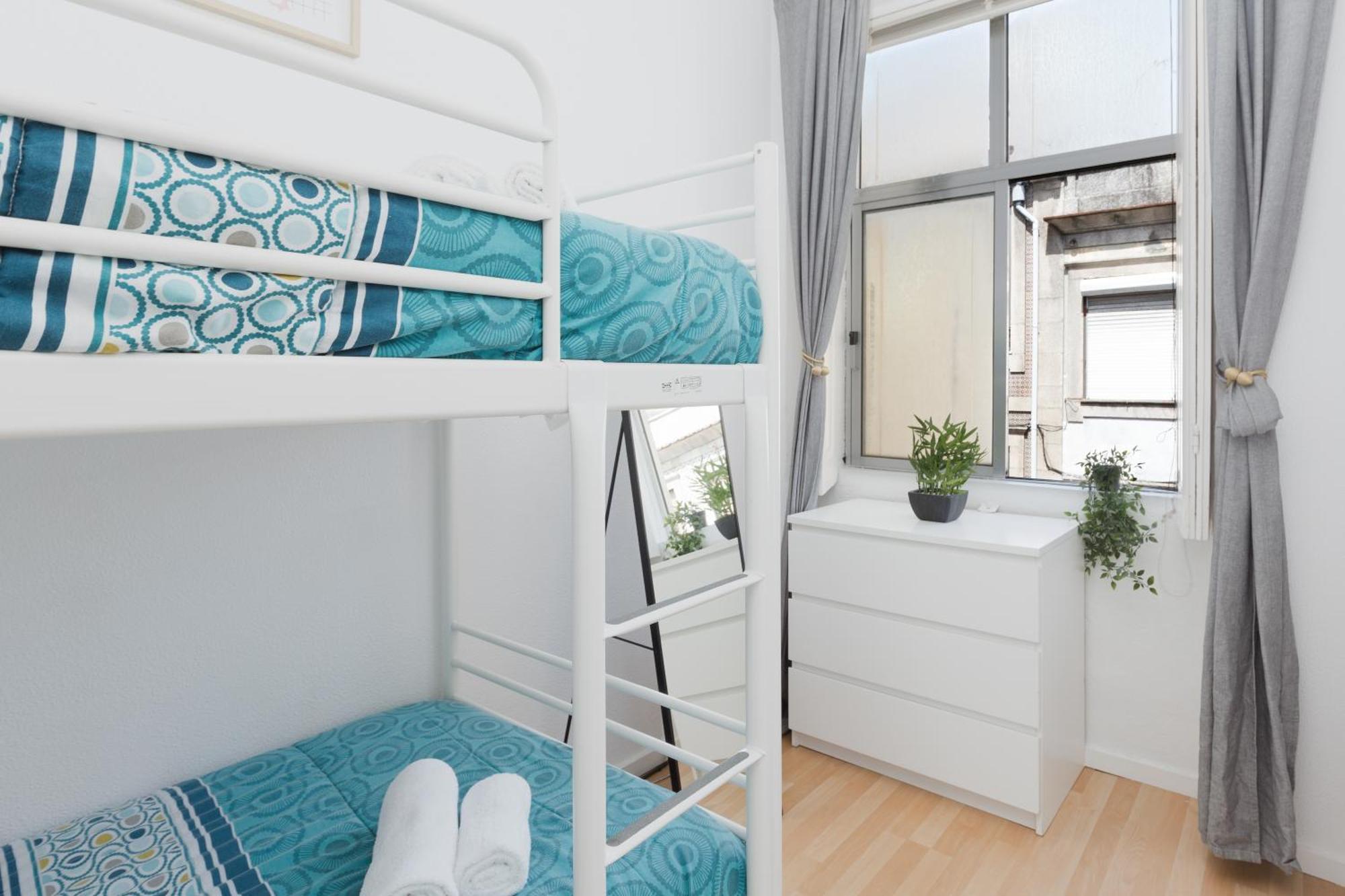 Host Wise - Large Flat W Terrace - Ace Location At Aliados Lägenhet OOporto Rum bild