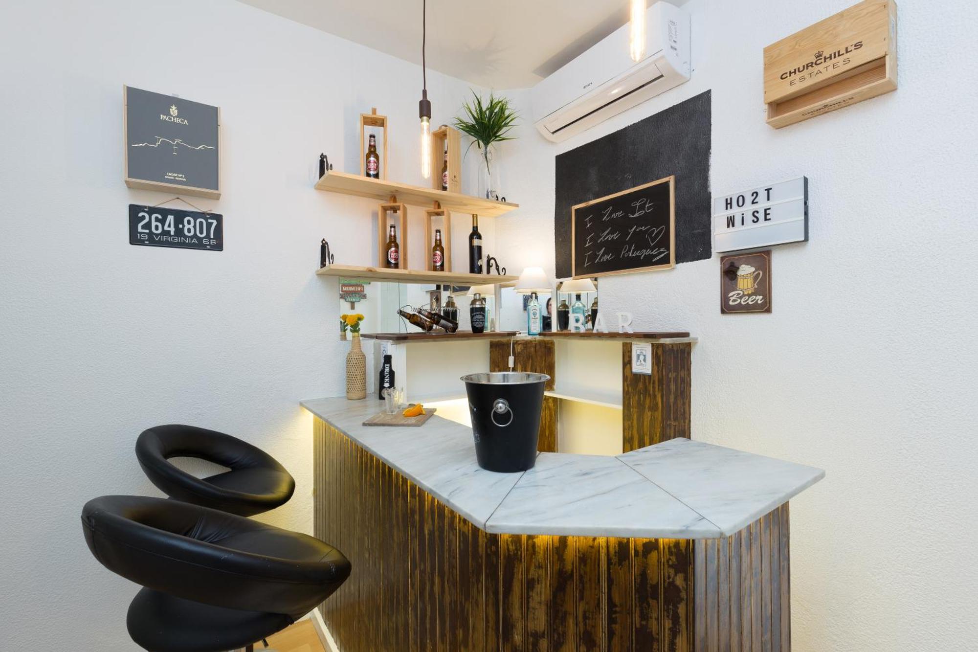 Host Wise - Large Flat W Terrace - Ace Location At Aliados Lägenhet OOporto Rum bild